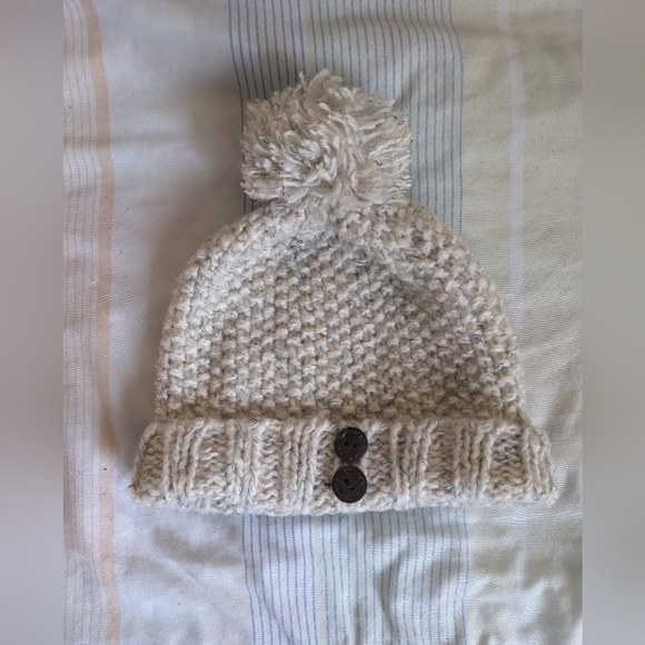 Dakine Accessories - Off-White Knit Winter Hat with Pom Pom